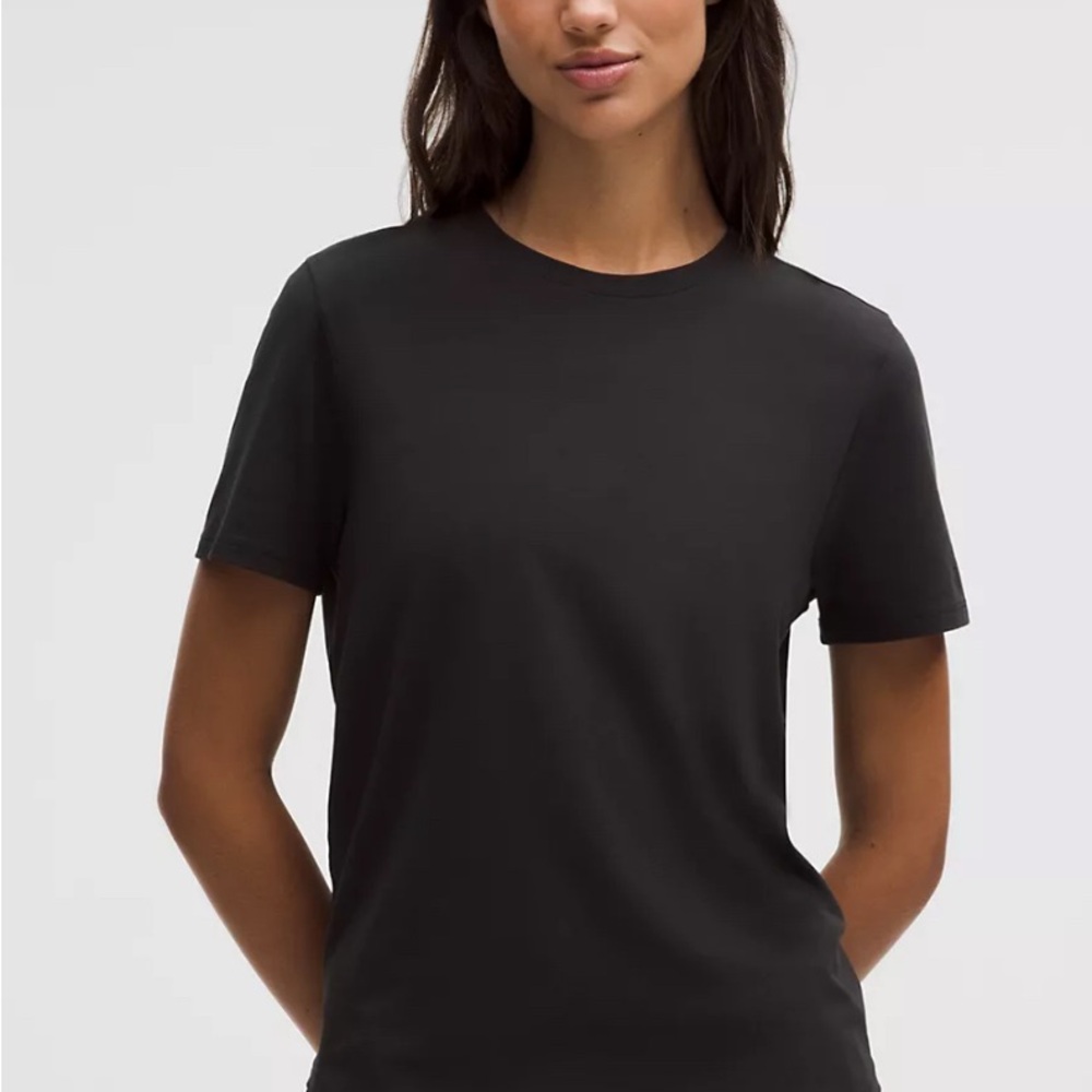 lululemon Love Crew Neck Tees (2)